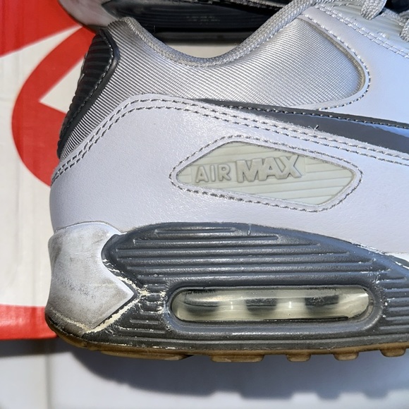 Nike Women’s Air Max 90 Essential - Picture 3 of 9